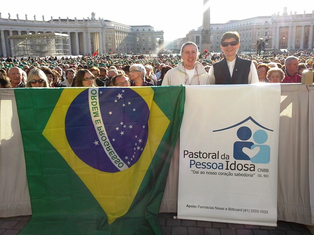 2_missa_vaticano_bandeira.jpg - 124,89 kB