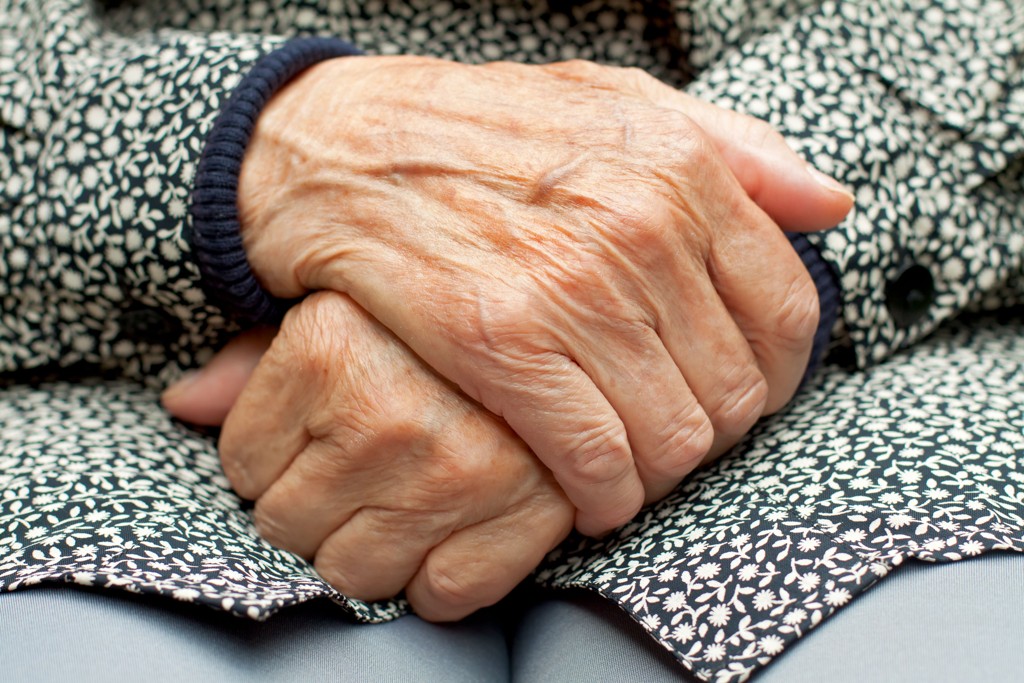 bigstock-Wrinkled-Hands.jpg - 218,15 kB